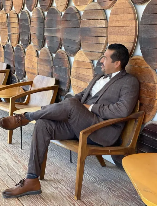 Don Flavio Zaragoza, fundador de Cava Zaragoza, en su cava del Valle de Guadalupe
